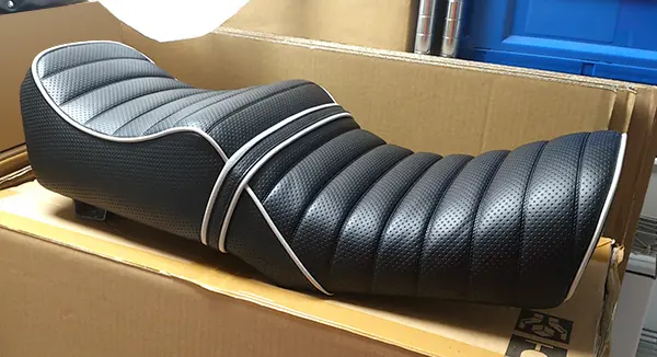 形状別サンプル タックロールシートSUZUKI | バイク カスタムシートの