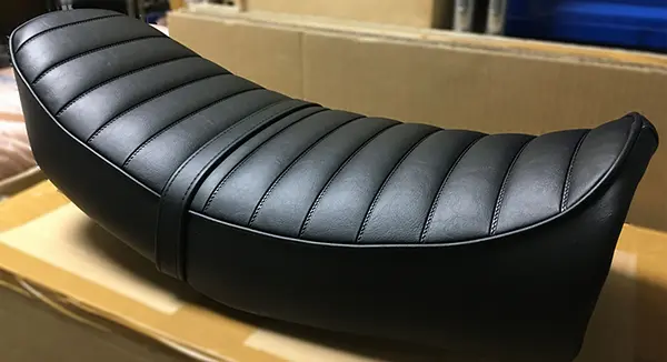 形状別サンプル バナナシート | バイク カスタムシートのボブズシート