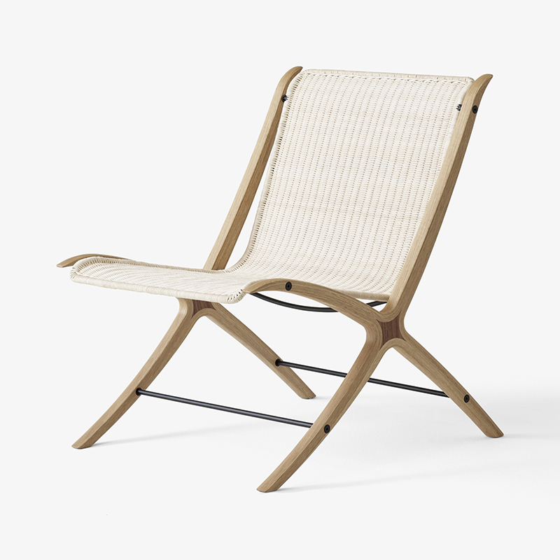 &TRADITIONX LOUNGE CHAIR HM10 OAK W. WALNUT INSERT AND NATURAL