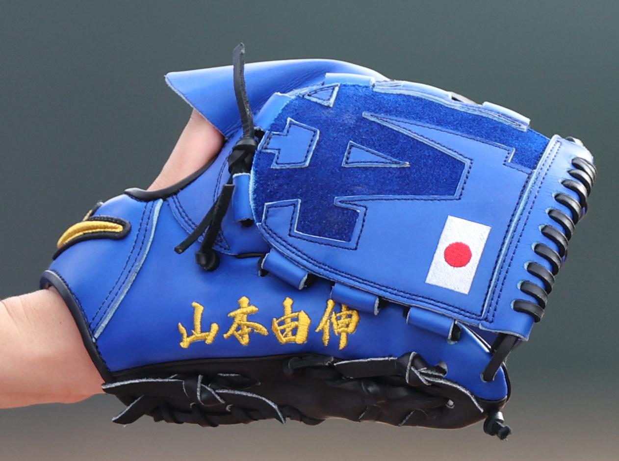 新調グラブに「日の丸」「LA」 山本由伸、キャッチボール - 産経ニュース
