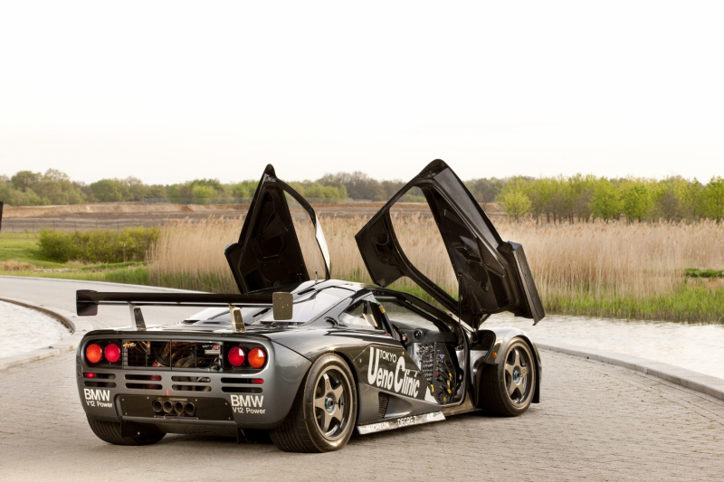 S_12093-Number-59-McLaren-F1-GTR-on-its-way-to-victory-at-Le-Mans