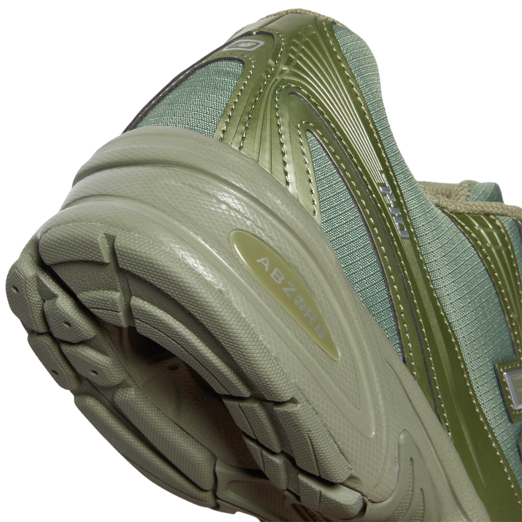 New Balance 740 (Dark olivine) – CNCPTS