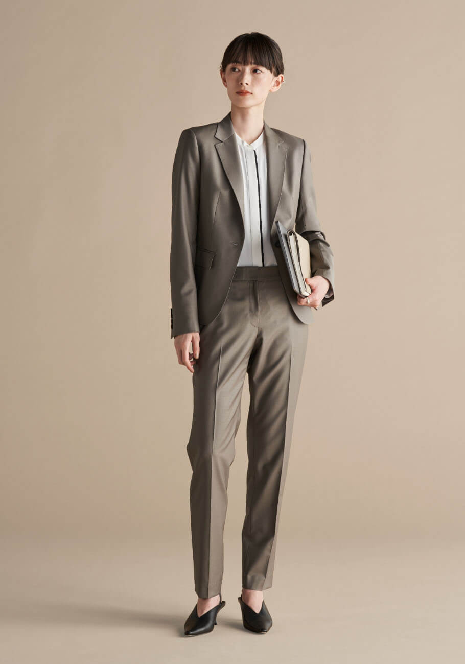 3着のセットアップで完成！レディーススーツを着回す1週間コーデ