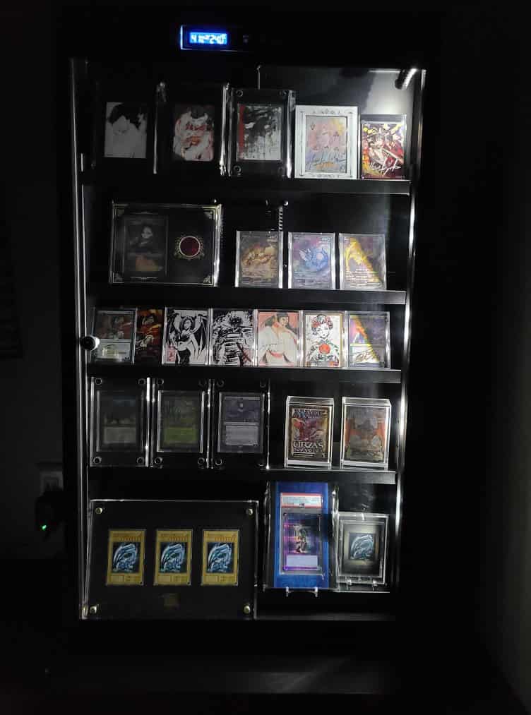 ハクバのトレカ用防湿庫を購入したのでレビューしてみた！ショーケース