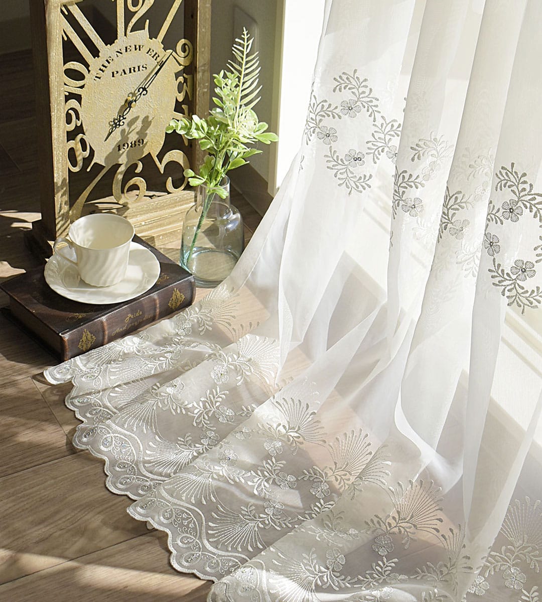 パールホワイトの華やかなトルコ刺繍カフェカーテン| カーテン通販専門