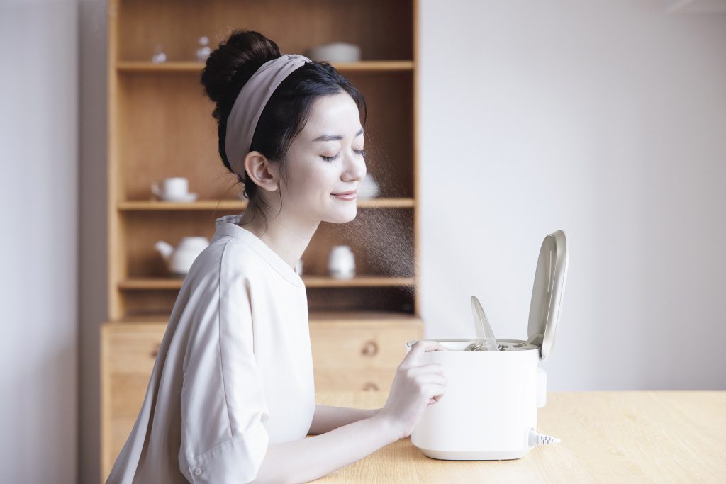 あの人気美顔スチーマーに化粧水ミストが新搭載｡おうち美容で美肌強化