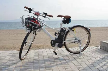 施設写真】 電動アシスト自転車シティクロスバイク型・前カゴ付 5段