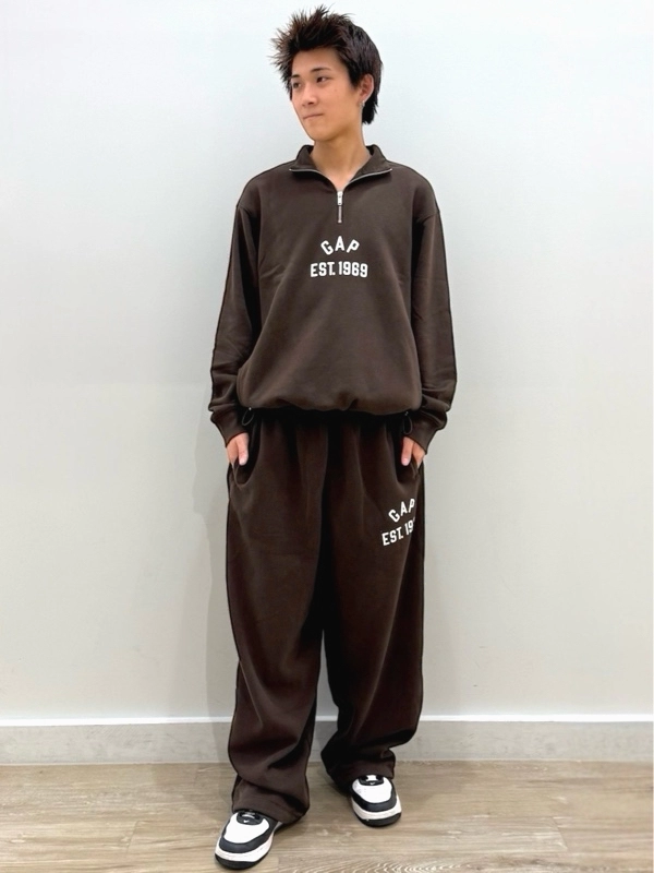 New】GAPロゴスウェットセットアップのスタイリング | Gap公式