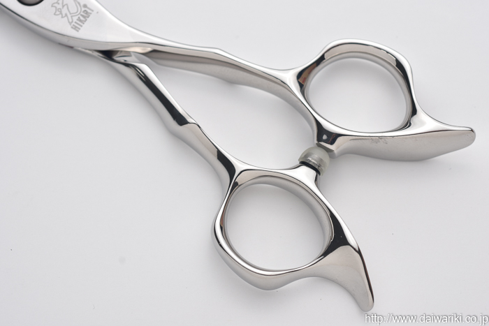 フェードのぼかしにも通常の質感調整にも使える万能シザー「ヒカリ