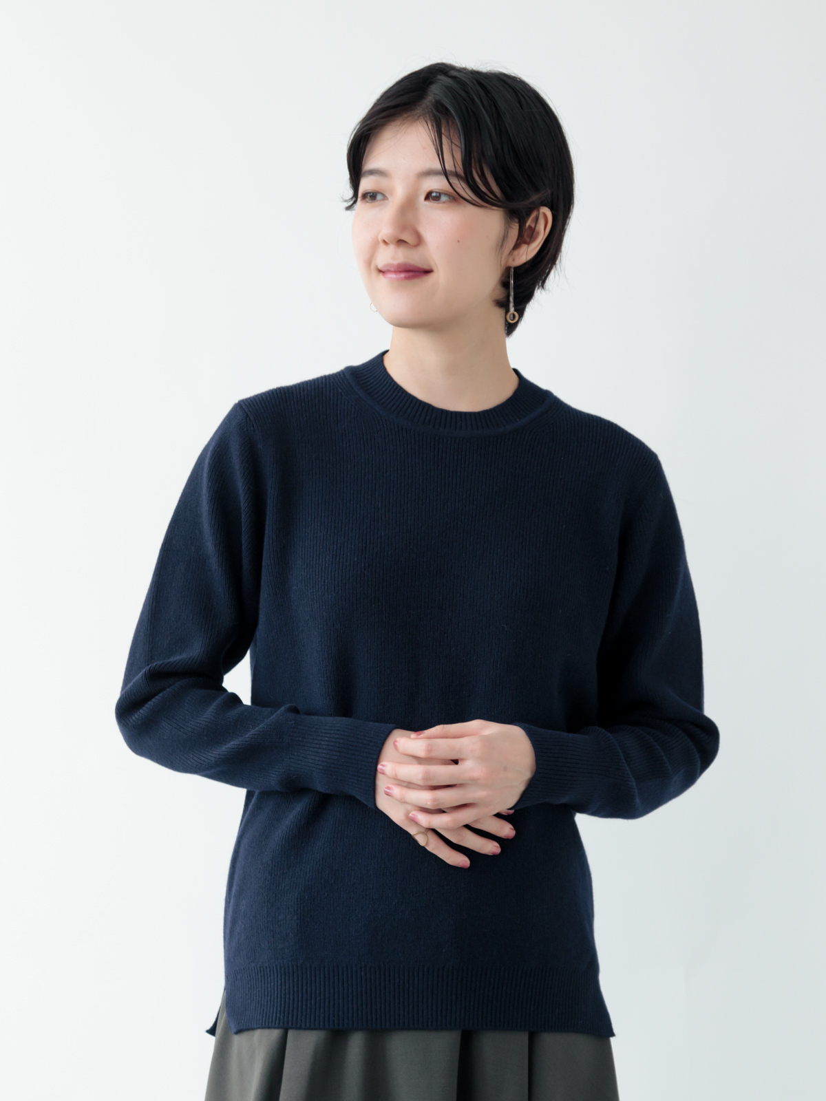 カシミヤミックス畦編みクルーネック/ネイビー | Factelier (ファクトリエ)