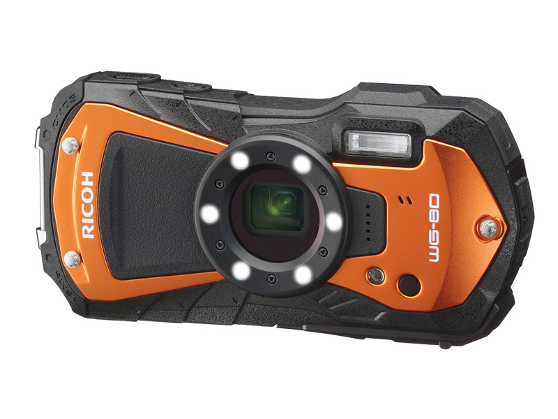 14m防水の耐衝撃コンパクトカメラ「RICOH WG-80」。LEDライトの最大