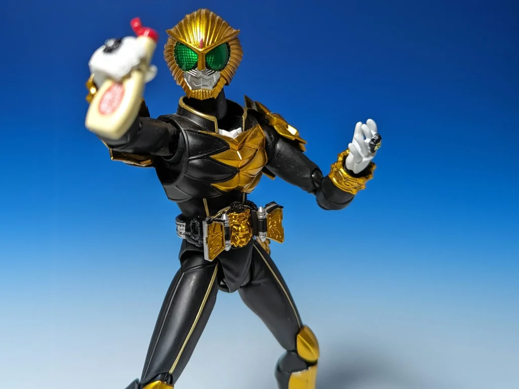 S.H.Figuarts 仮面ライダービーストとマントセットの旧フィギュアーツ