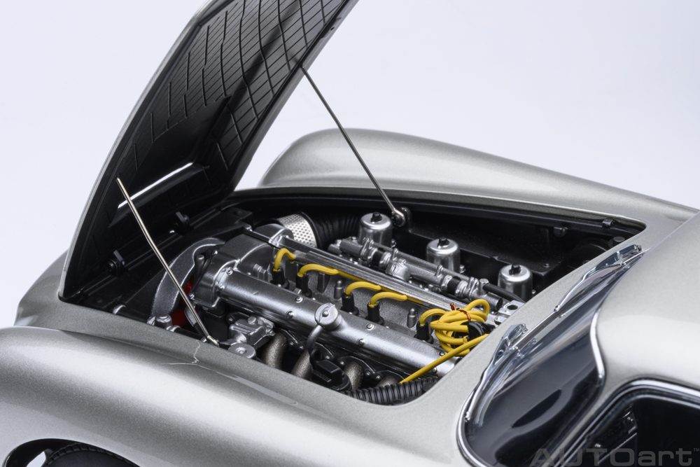 オートアート 1/18 アストンマーチン DB5 シルバーメタリック