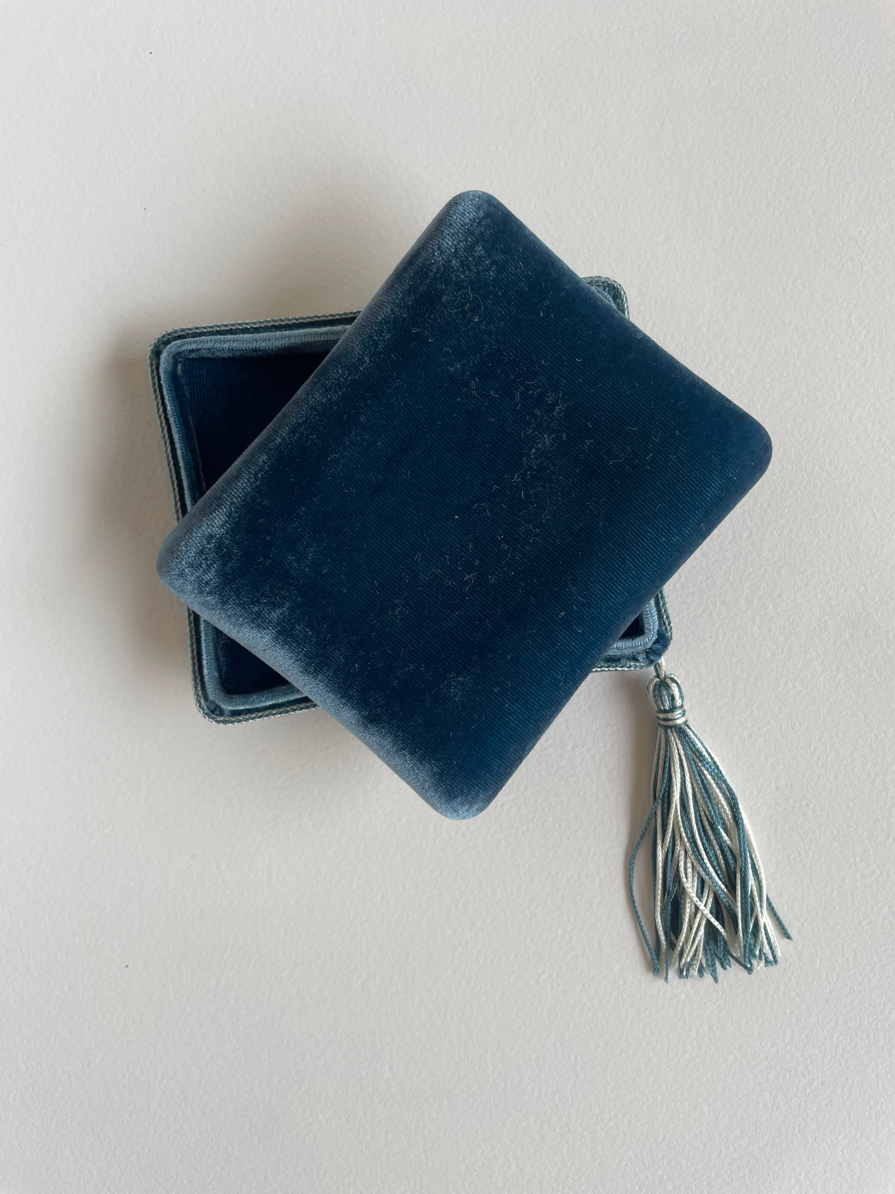 Sophie Bille Brahe- Velvet Lily Jewelry box Bleu – Department