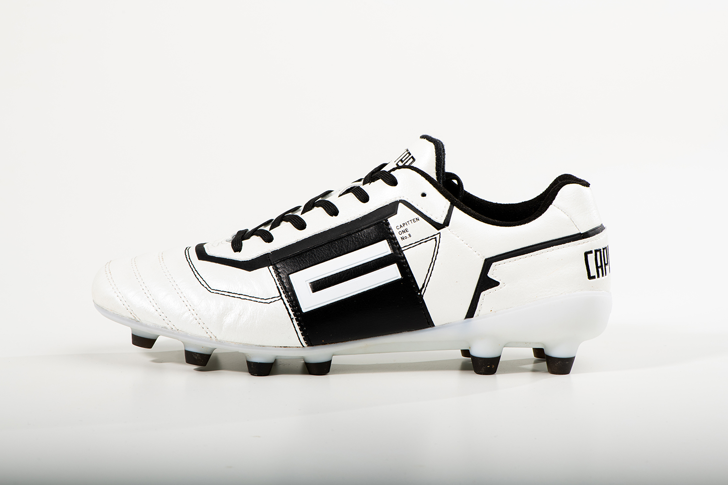 イニエスタのフットボールブランド「Capitten」からサッカーシューズが