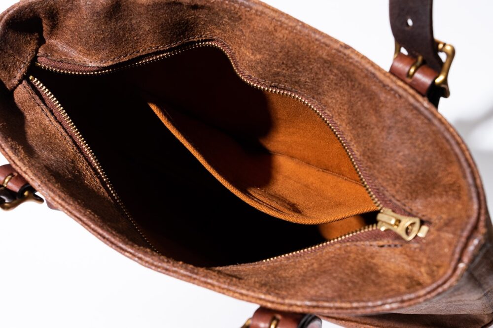 俺が考える「最も革ジャンに似合うトート」。vasco×LightningのLEATHER