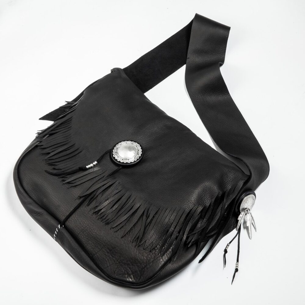 ラリースミス」が作るネイティブアメリカンのディアスキンバッグ