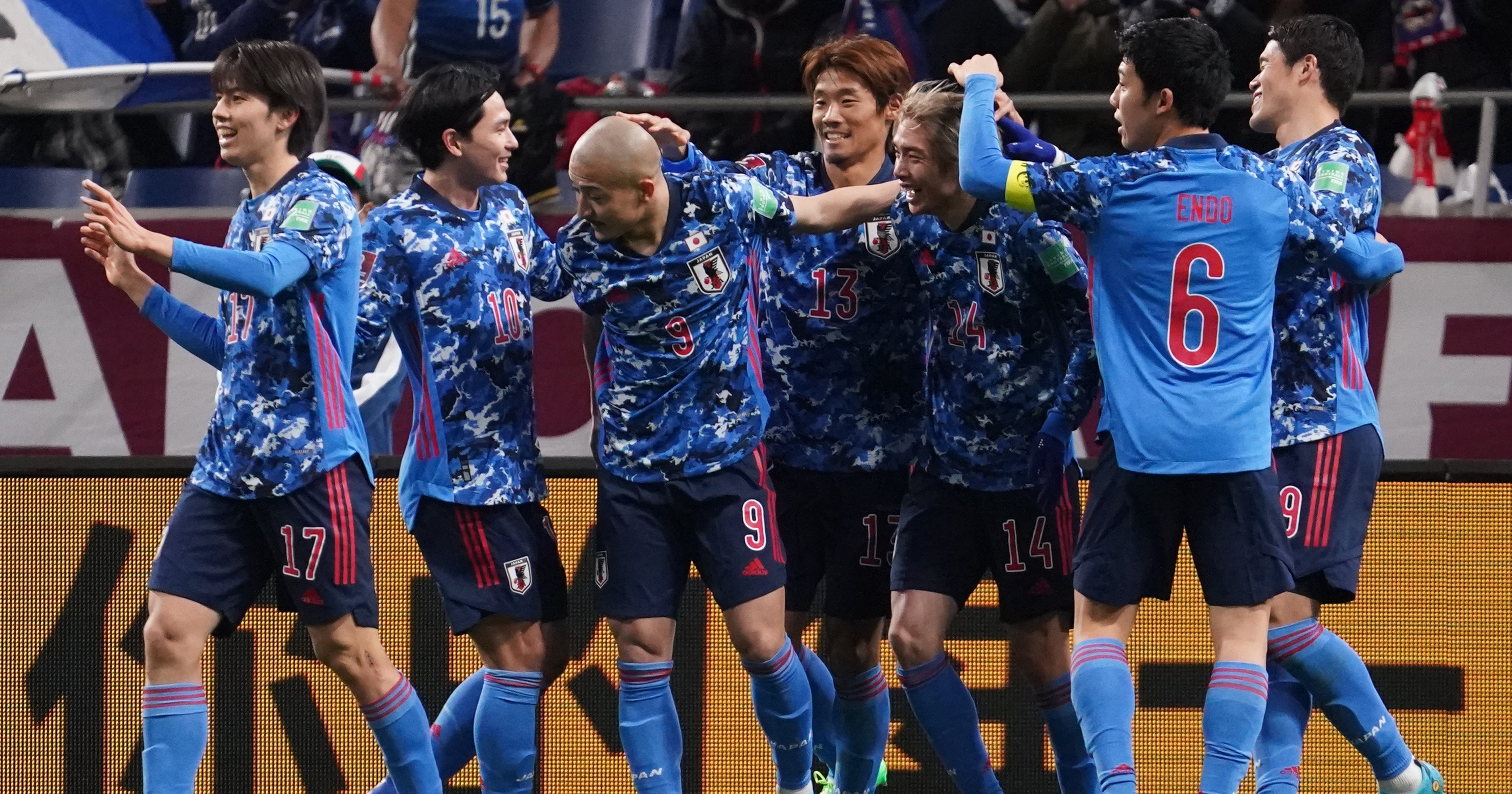 サッカーW杯予選コロナ対策の舞台裏、三木谷会長「怒りのツイート」の