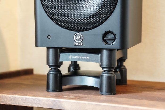 ISO Acousticsスピーカースタンドのレビュー！モニターを机にポンなら