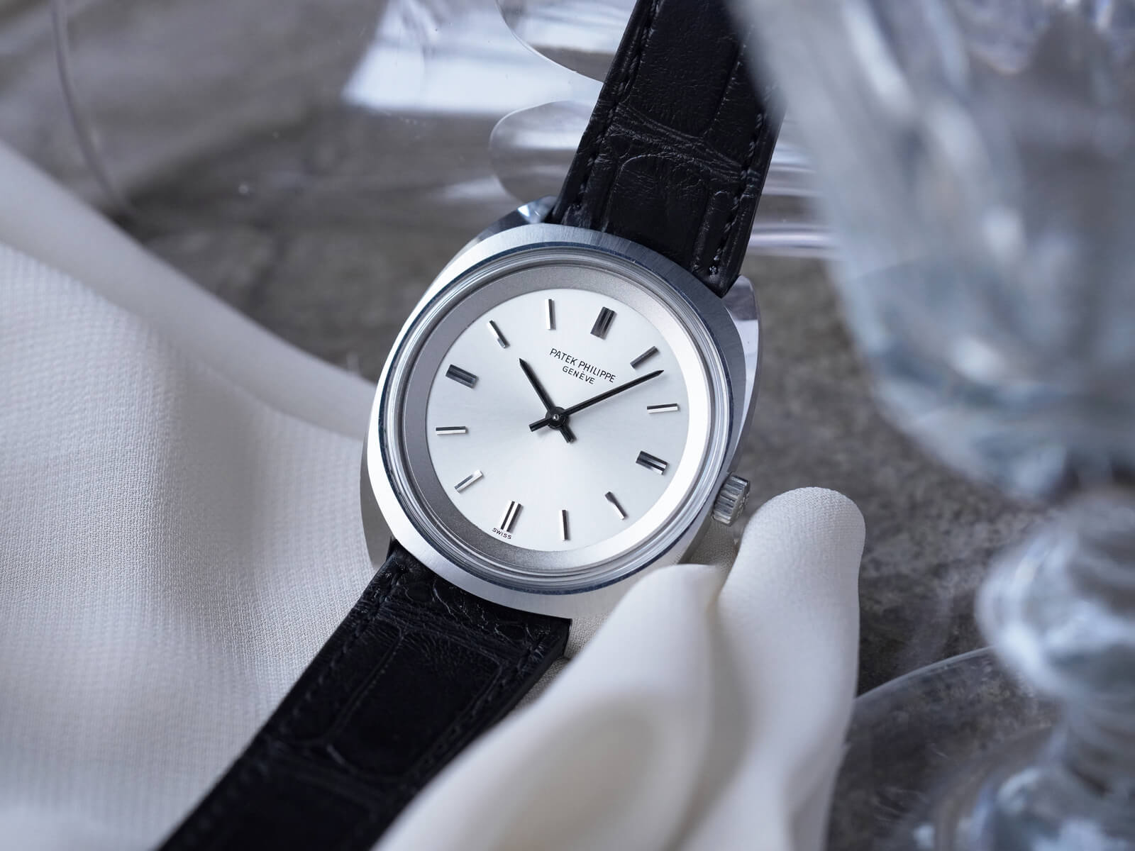 パテックフィリップ/カラトラバ/トノーケース/シルバーダイヤル