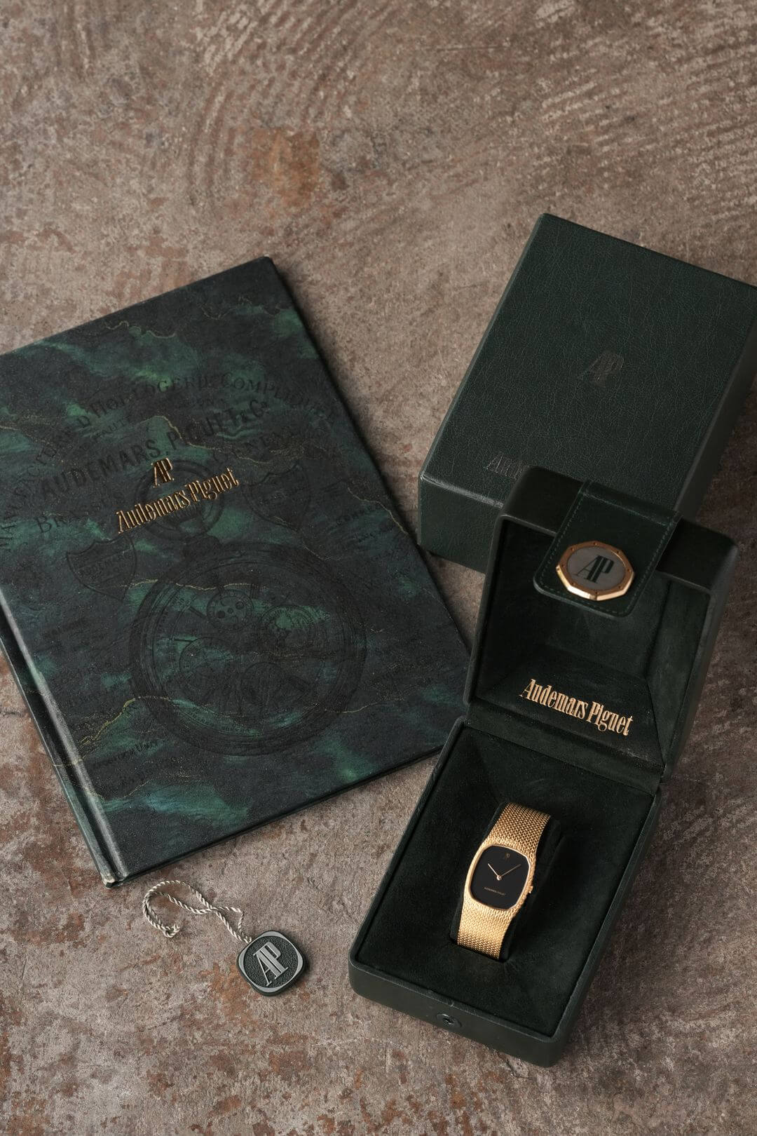 オーデマピゲ/コブラ/トノーケース/マットブラックダイヤル/Audemars