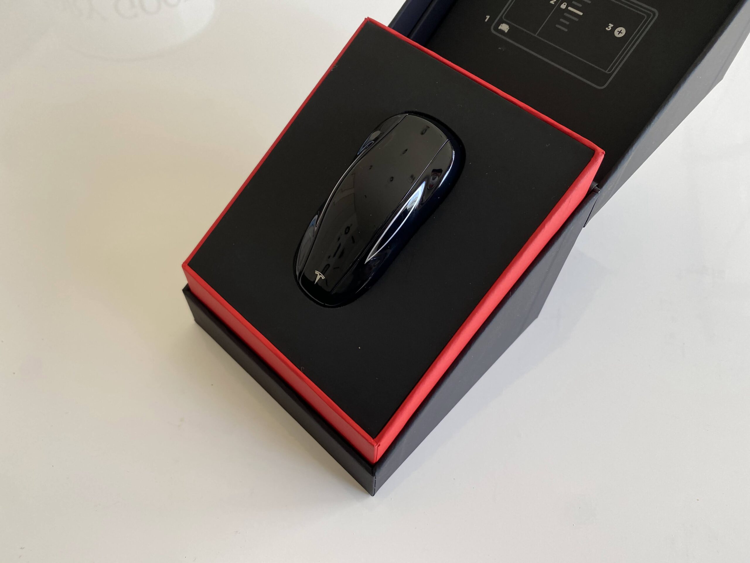 テスラ納車待ちに買ってしまったいらない物 - ELECTRICLIFE