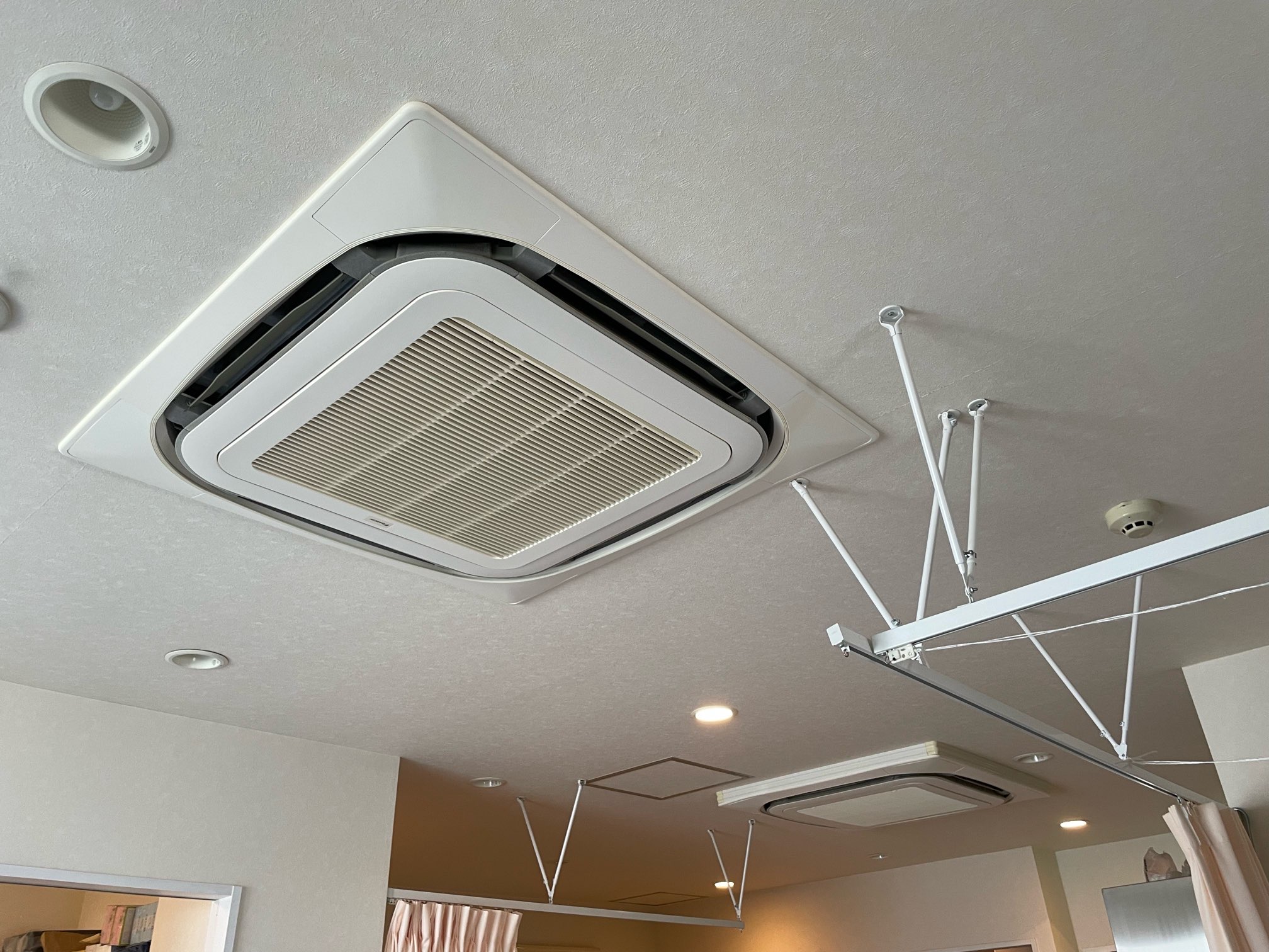 町田市のクリニック様！】ダイキン埋込4方向エアコンクリーニング