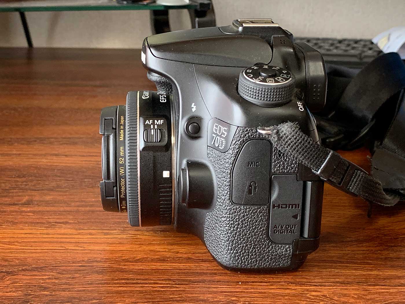 キヤノン24mmパンケーキレンズ「EF-S24mm F2.8 STM」。薄くて軽く
