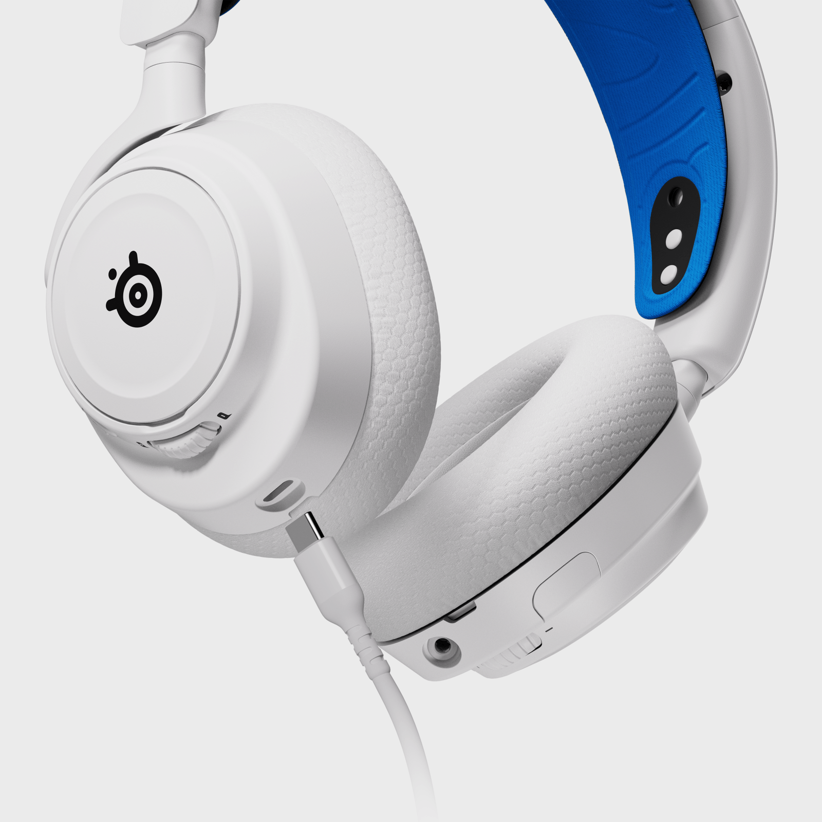 ホワイトモデルでPS5にもマッチ！】SteelSeriesから2.4GHz＋Bluetooth