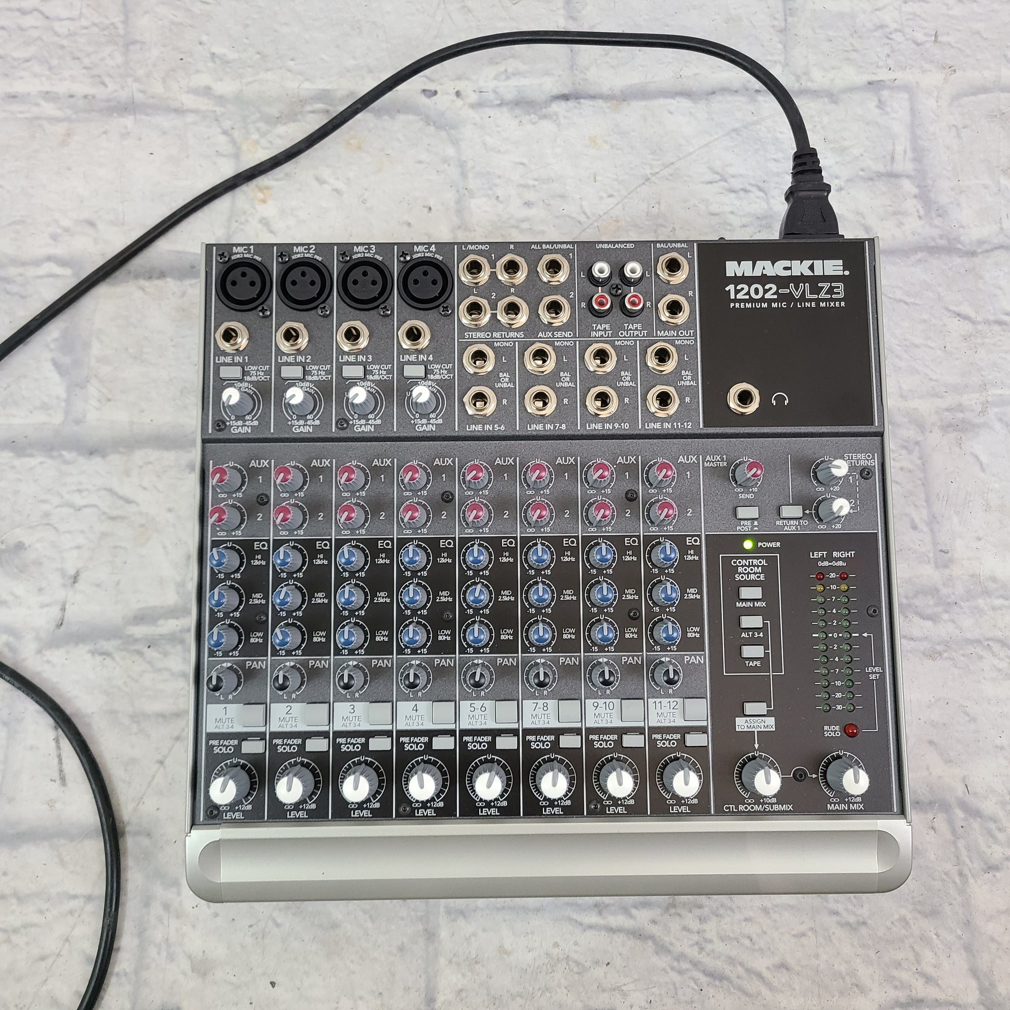 Mackie 1202-VLZ3 12-Channel Mic / Line Mixer - Evolution Music