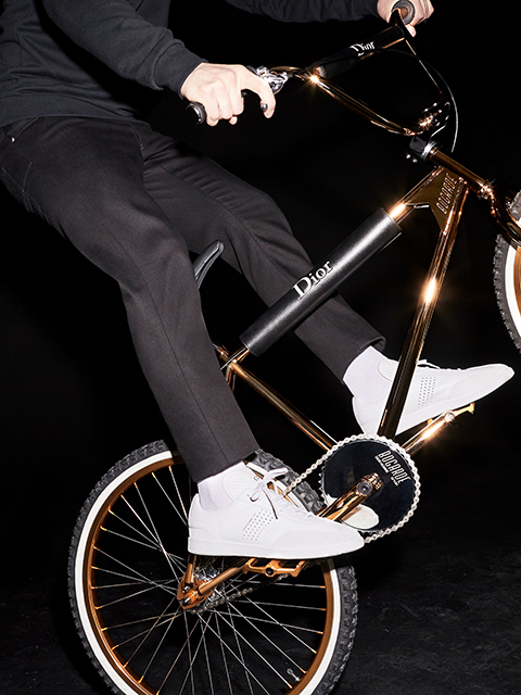 DIOR HOMMEが仏自転車メーカーBOGARDEとコラボした100台限定の