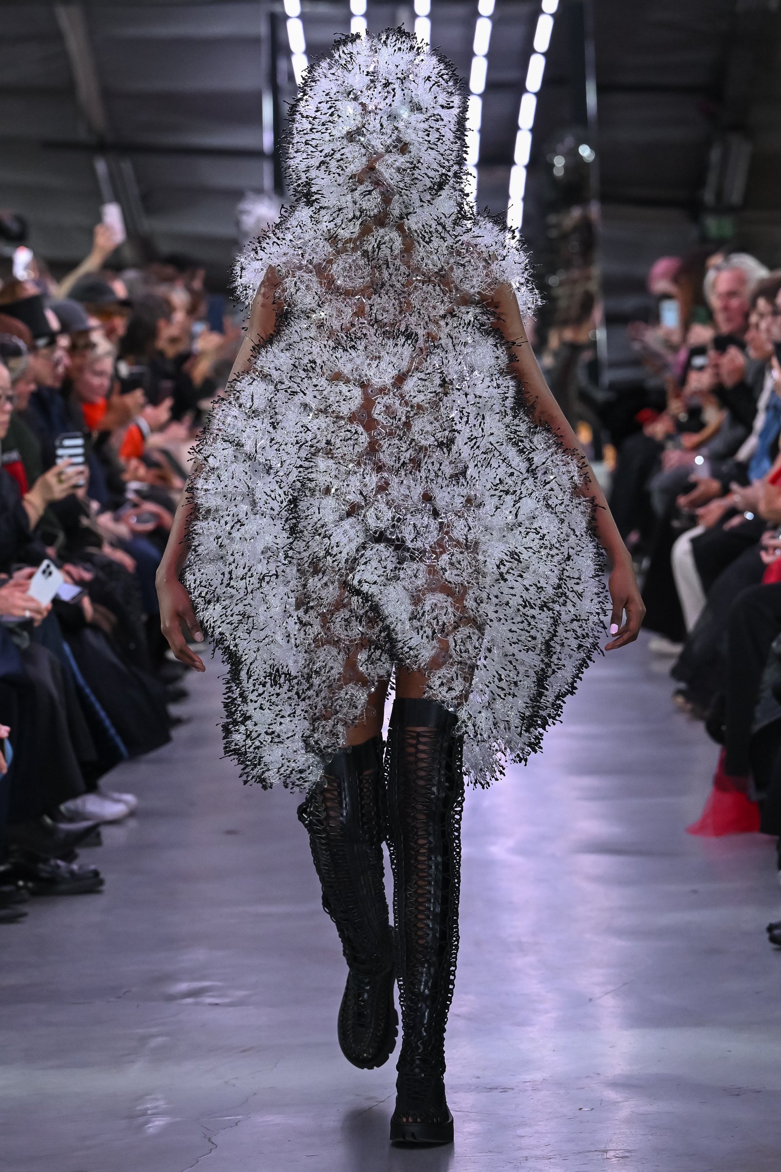 手仕事とコントラストが光る「ノワール ケイ ニノミヤ」 キーンとの