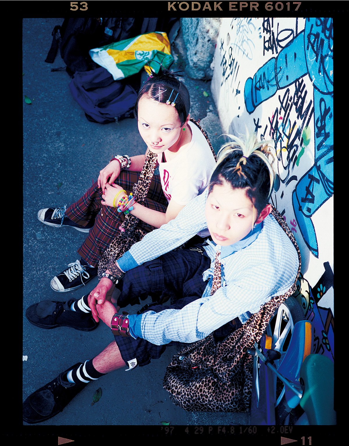 雑誌「FRUiTS」創刊号のストリートスナップをNFT化 アソビシステムなど