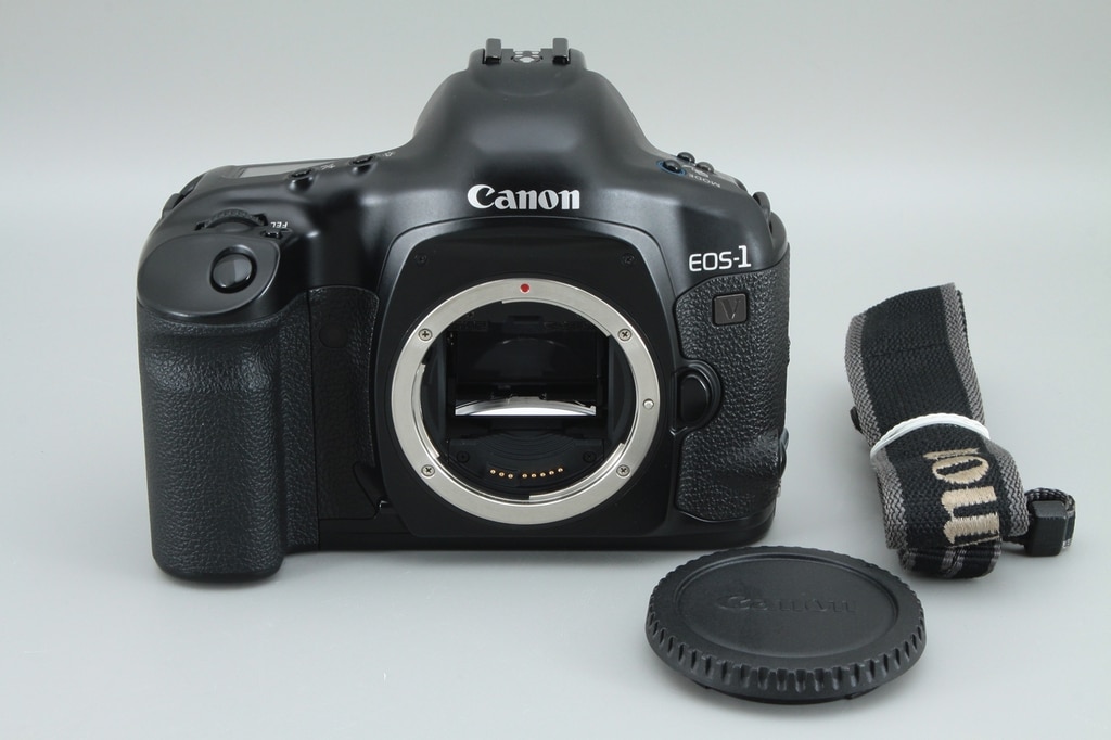 今月の買取実績紹介｜キャノン EOS 1V, フジフィルム G617 他(2025年5