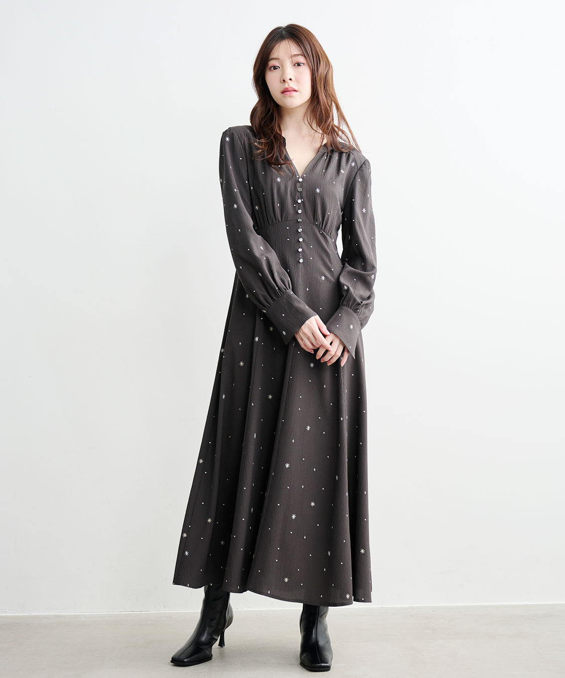 フラワー/スター刺繍フレアワンピース｜PETAL ONLINE（ペタルオンライン）