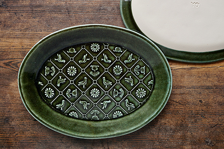 コ34 ベルベットグリーン 鳥と花の楕円皿 - 益子焼の小さな窯元