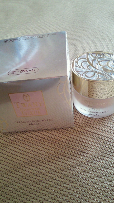 トワニー / エスティチュード ラグジェ クリームファンデーションUVの