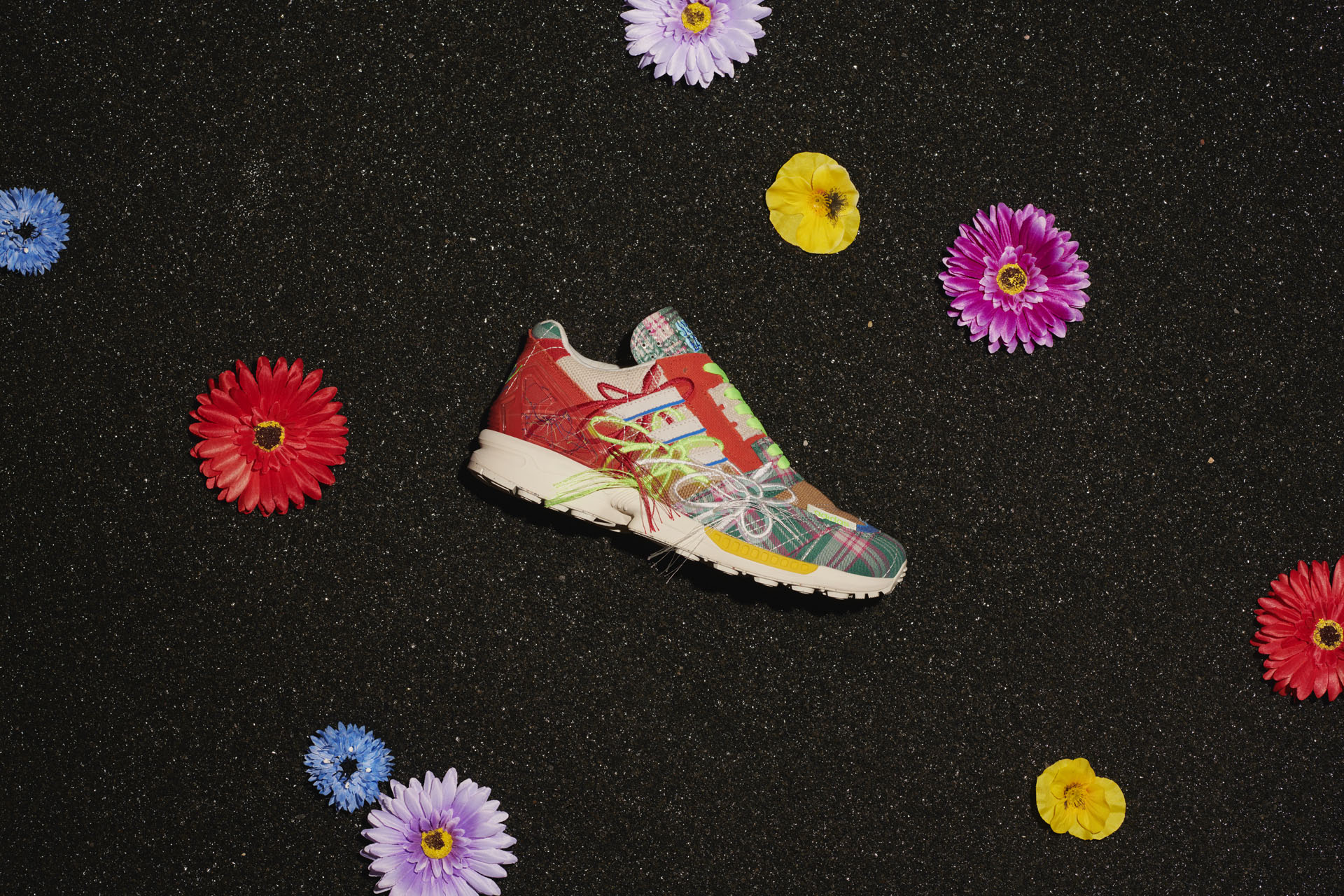 adidas Originals「ZX 8000 SUPEREARTH SW」が4月16日(金)登場