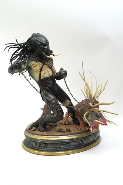 サイドショウ トラッカープレデター&猟犬 マケット スタチュー