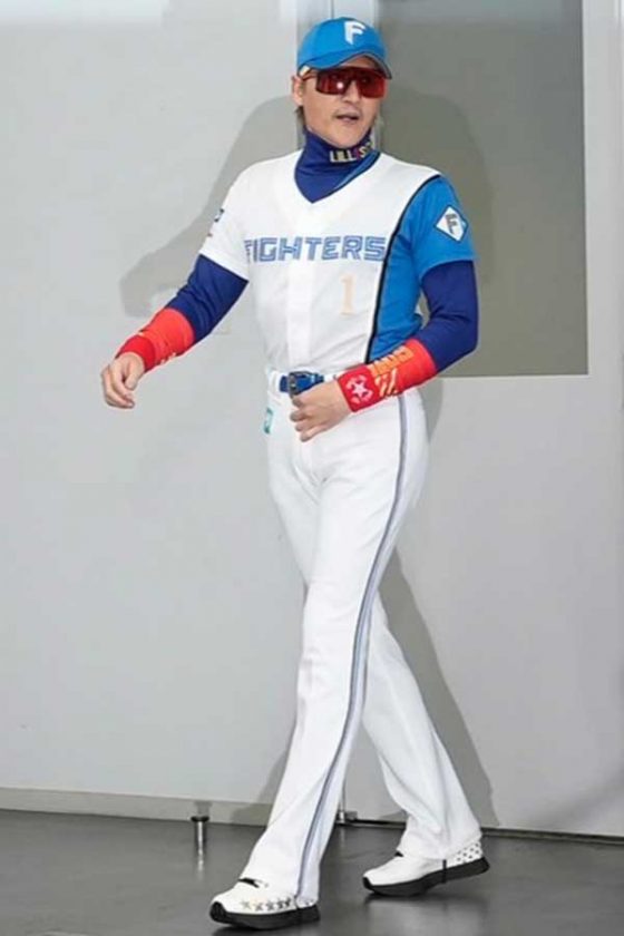 新庄監督が新ユニ発表 背番号「1」初披露も「イメージした感じでは