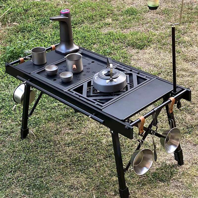 キャンプ料理をもっと楽しく！コンロも使えるサイズのテーブルの