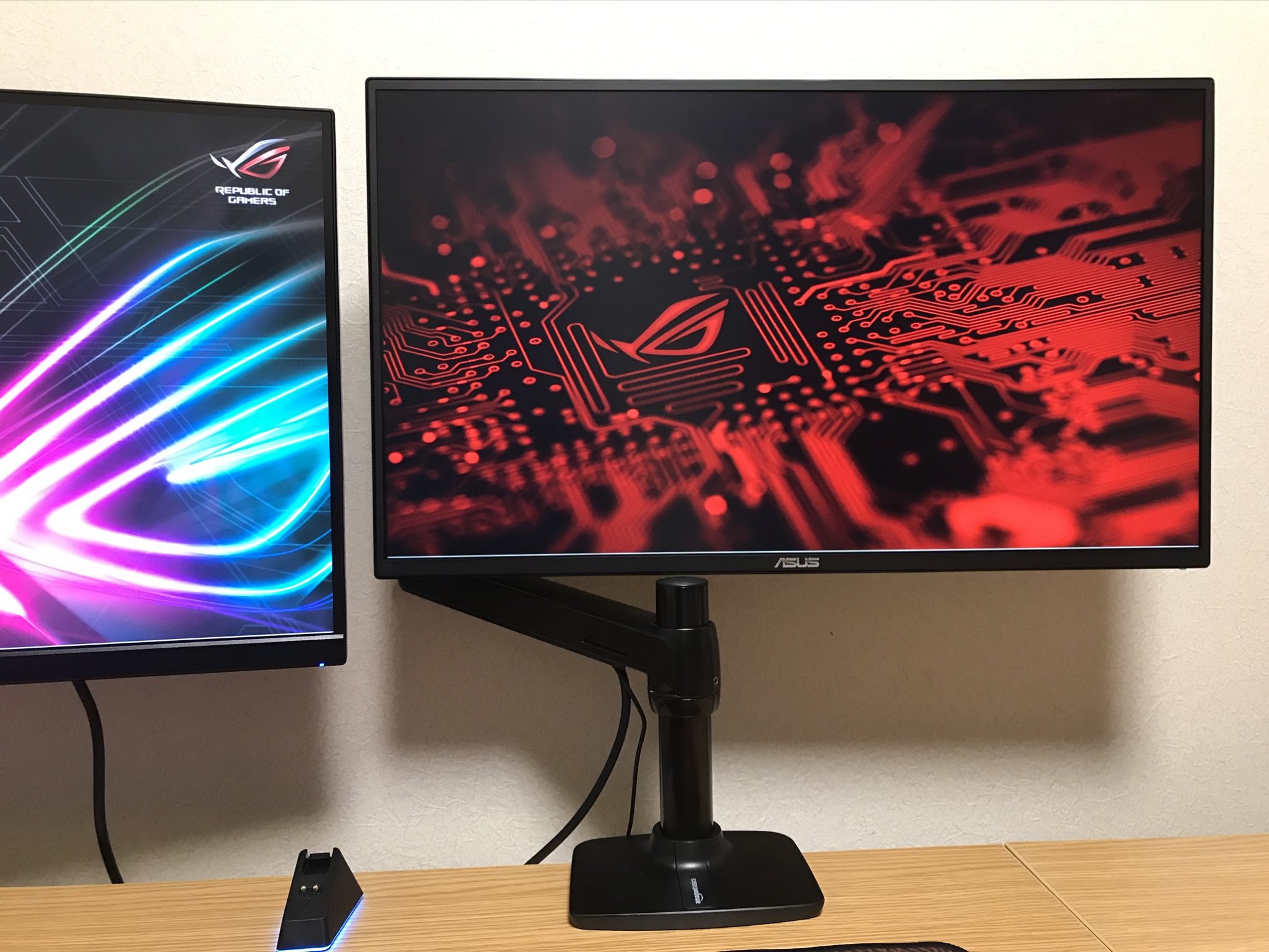 デュアルにする人は要注意！Amazonベーシックのモニターアームを2つ