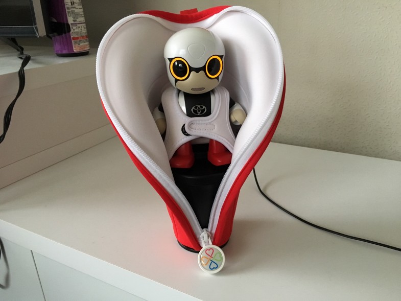 まさかの珍回答も！？話題のロボット『 KIROBO mini 』が家にやってき