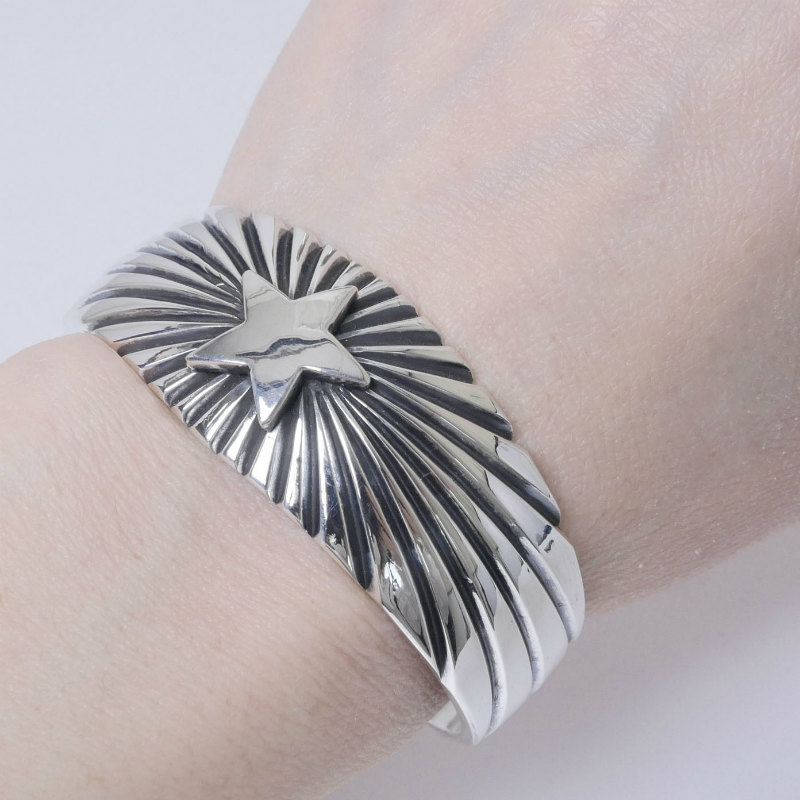 143mm ハリソンジム スターサンバースト バングル｜マライカ公式通販