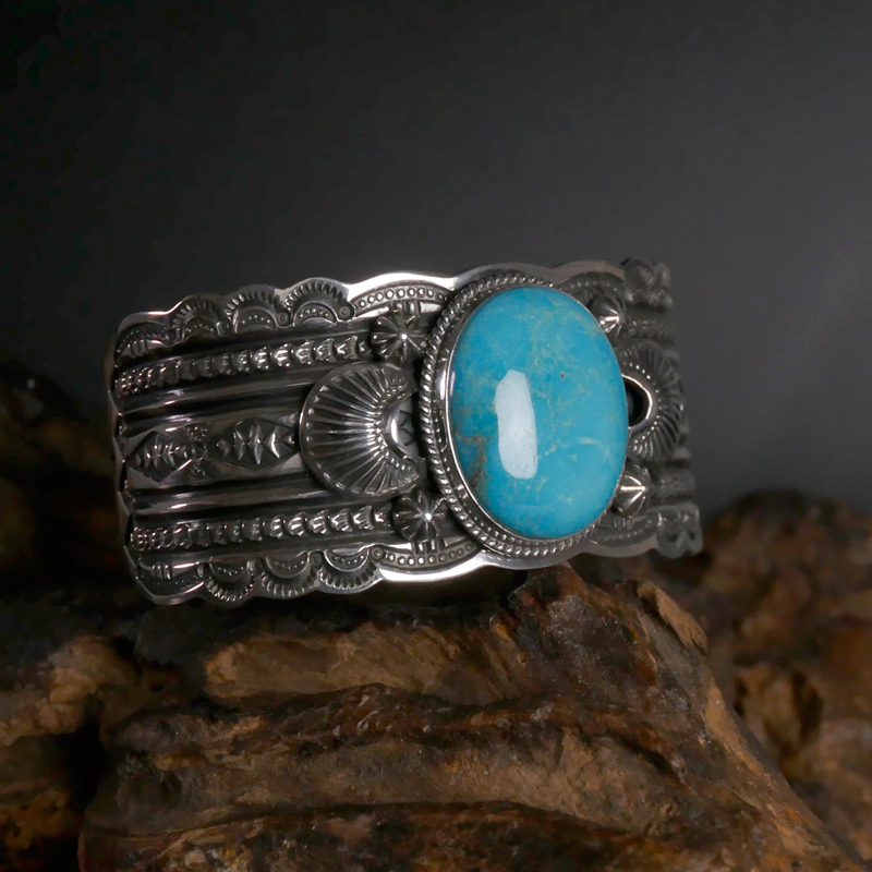 ダレルキャドマン キングマン スタンプワーク バングル｜マライカ公式通販