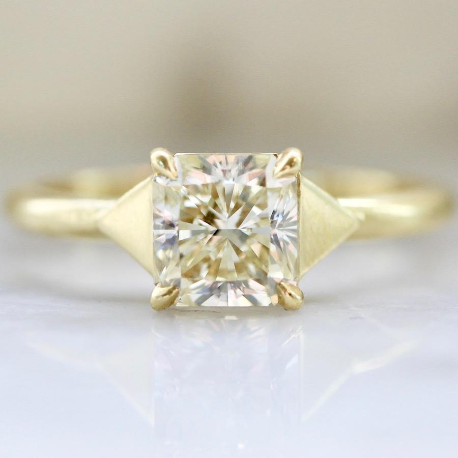 Honey Champagne Diamond Ring - Gem Breakfast