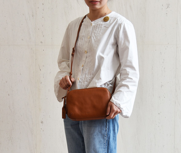 トスカ BOX型ミニショルダーバッグ｜商品一覧 | 革財布、バッグの