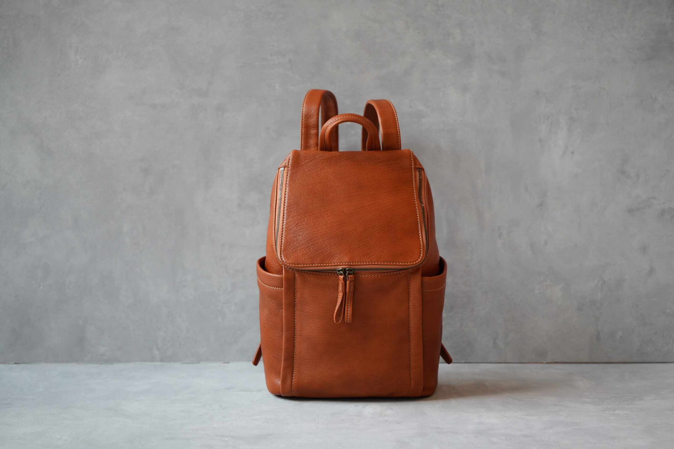 多機能を、コンパクトに美しく｜理想を叶えたgentenレザーリュック