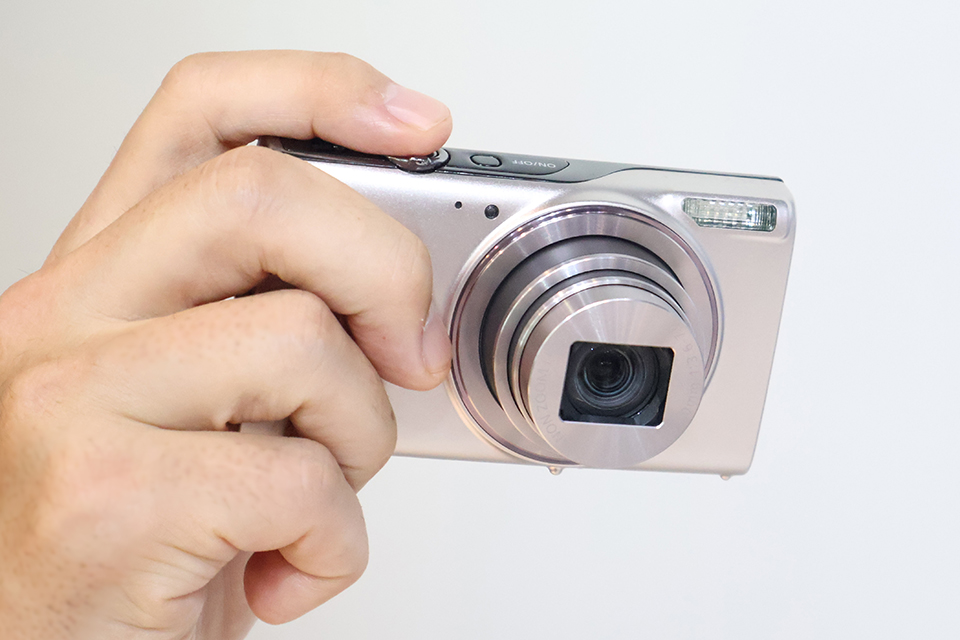 microSD対応になったスリムなコンパクトデジタルカメラ「キヤノン IXY