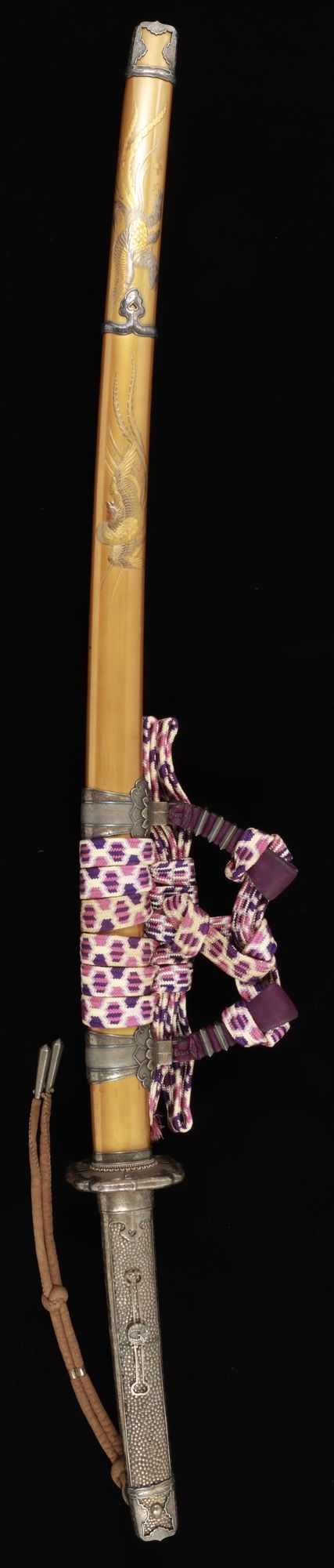 金沃懸地塗鳳凰蒔絵鞘毛抜形太刀拵